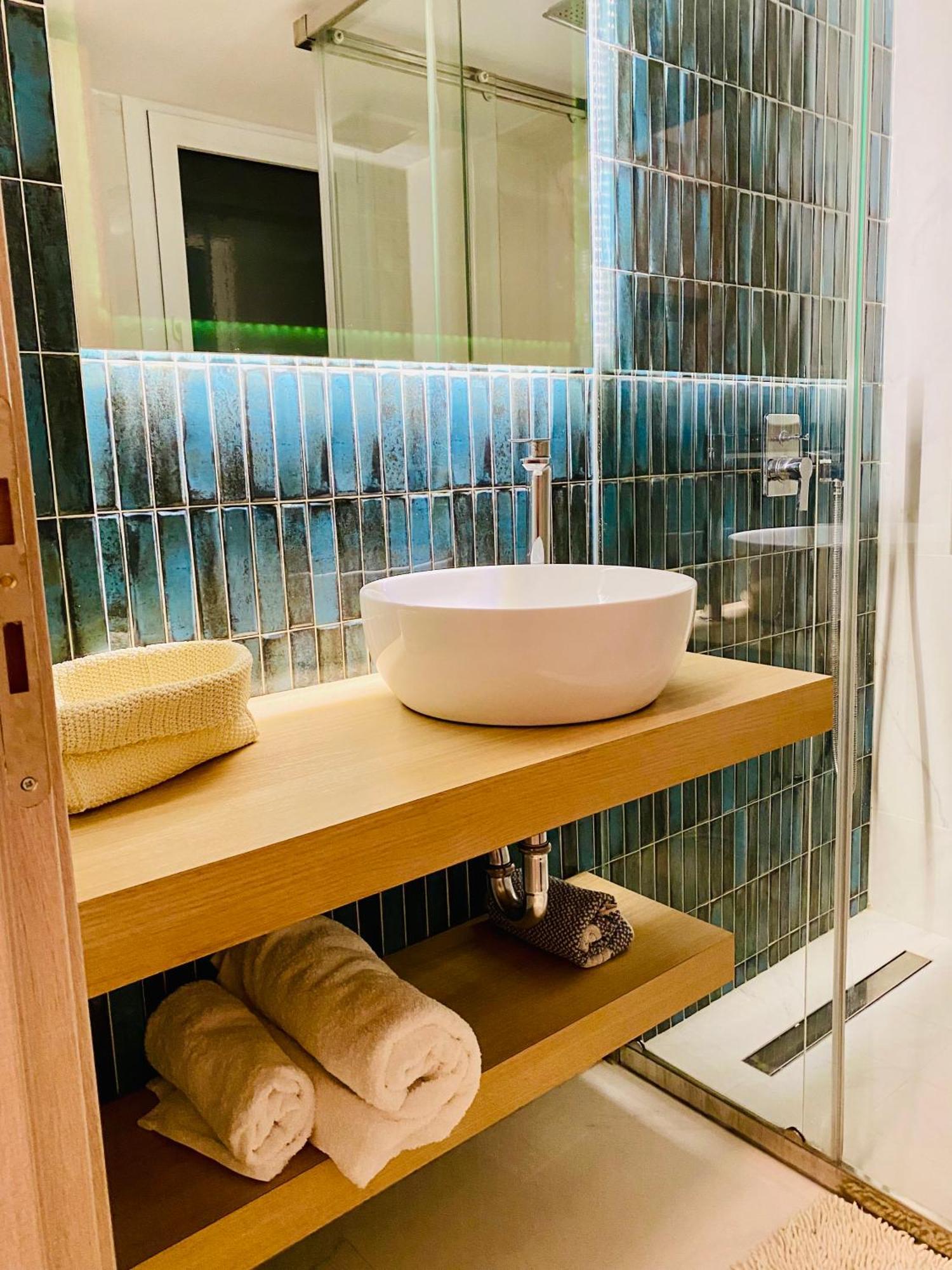 Antinoros Inn, Stylish Apartment,3' To Metro Atenas Exterior foto